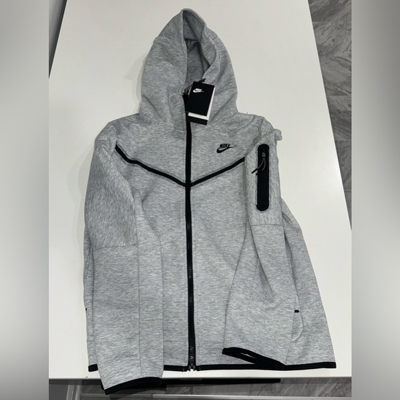 Nike Tech - Men’s Full-Zip Windrunner Hoodie - Picture 2 of 5